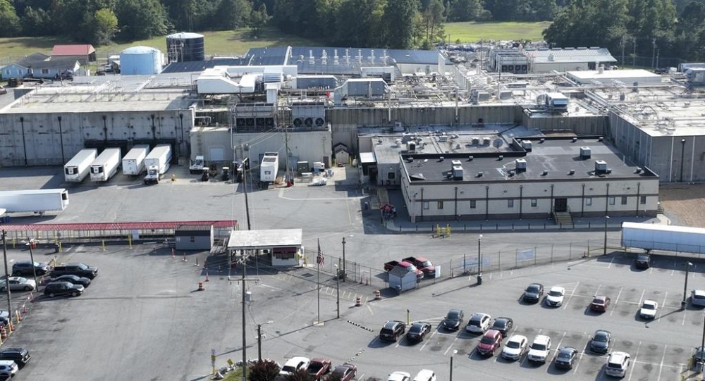 Aerial view of the Boar's Head processing plant that was tied to a deadly food poisoning outbreak Thursday Aug. 29, 2024, in Jarratt, Va. (AP Photo/Steve Helber)