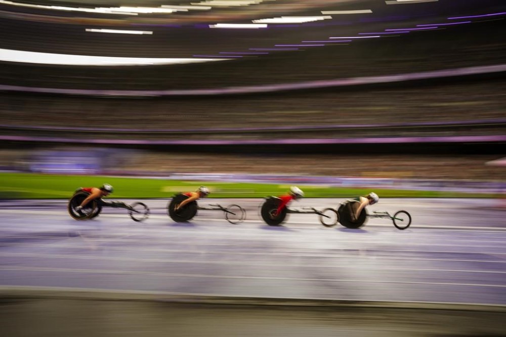 Paralympic athletes compete at Women's 5000m - T54 round 1, at the Stade de France stadium, during the 2024 Paralympics, Friday, Aug. 30, 2024, in Paris, France. (AP Photo/Emilio Morenatti)