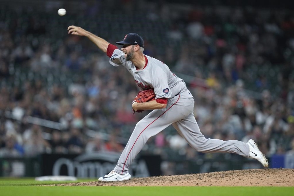 Boston Red Sox pitcher Chris Martin throws against the Detroit Tigers in the 10th inning of a baseball game, Friday, Aug. 30, 2024, in Detroit. (AP Photo/Paul Sancya)