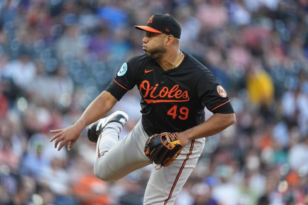Baltimore Orioles starting pitcher Albert Suárez works against the Colorado Rockies in the first inning of a baseball game Friday, Aug. 30, 2024, in Denver. (AP Photo/David Zalubowski)