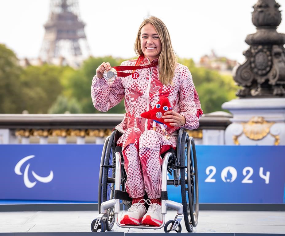 Leanne Taylor receives her bronze medal for women's Para Triathlon PTWC during the Paralympic Games in Paris, France on September 2, 2024. // Leanne Taylor reçoit sa médaille de bronze en PTWC féminin lors des Jeux Paralympiques de Paris, en France, le 2 septembre 2024. THE CANADIAN PRESS/HO-CANADIAN PARALYMPIC COMMITTEE, Dave Holland, *MANDATORY CREDIT*