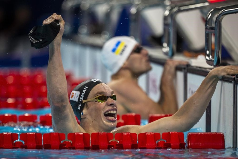 Rogier Dorsman, of the Netherlands, celebrates after winning at Men's 200m Individual Medley -SM11, during the 2024 Paralympics, Tuesday, Sept. 3, 2024, in Paris, France. (AP Photo/Emilio Morenatti)