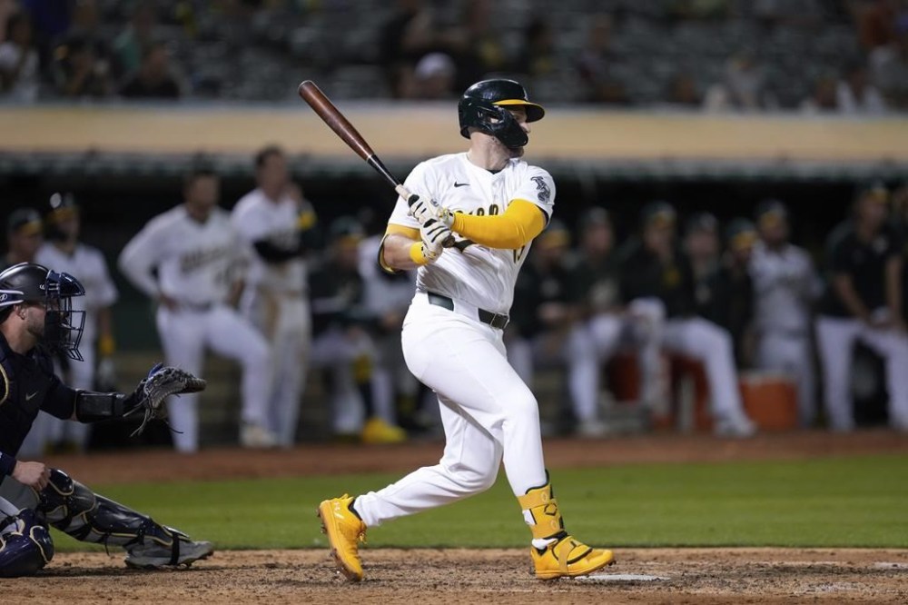 Oakland Athletics' Seth Brown hits a single to drive in the winning run in the ninth inning of a baseball game against the Seattle Mariners, Tuesday, Sept. 3, 2024, in Oakland, Calif. (AP Photo/Godofredo A. Vásquez)