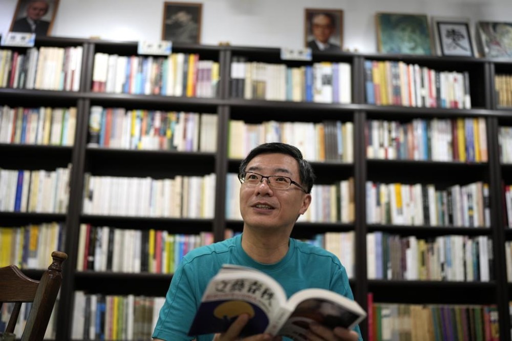 Chinese journalist Jia Jia talks with a friend at a bookstore in Tokyo, Japan, Tuesday, Aug. 20, 2024. (AP Photo/Shuji Kajiyama)
