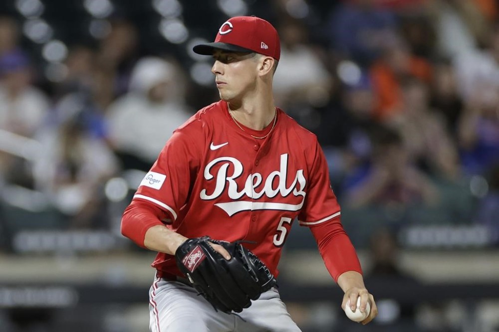 Cincinnati Reds' Brandon Williamson pitches during the fifth inning of a baseball game against the New York Mets, Friday, Sept. 6, 2024, in New York. (AP Photo/Adam Hunger)