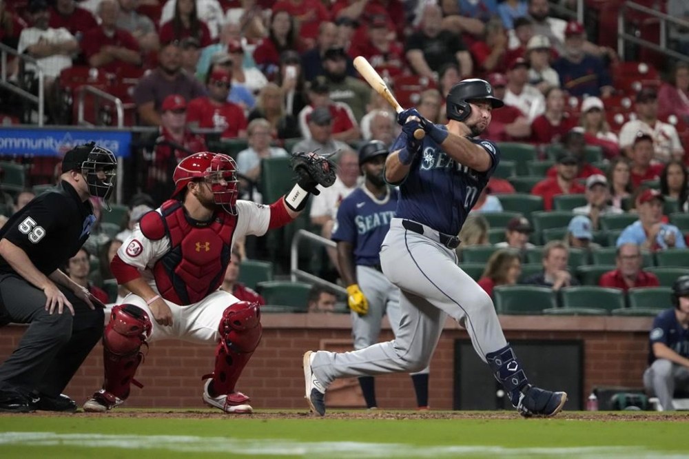 Seattle Mariners' Cal Raleigh follows through on a two-run double during the ninth inning of a baseball game against the St. Louis Cardinals Friday, Sept. 6, 2024, in St. Louis. (AP Photo/Jeff Roberson)