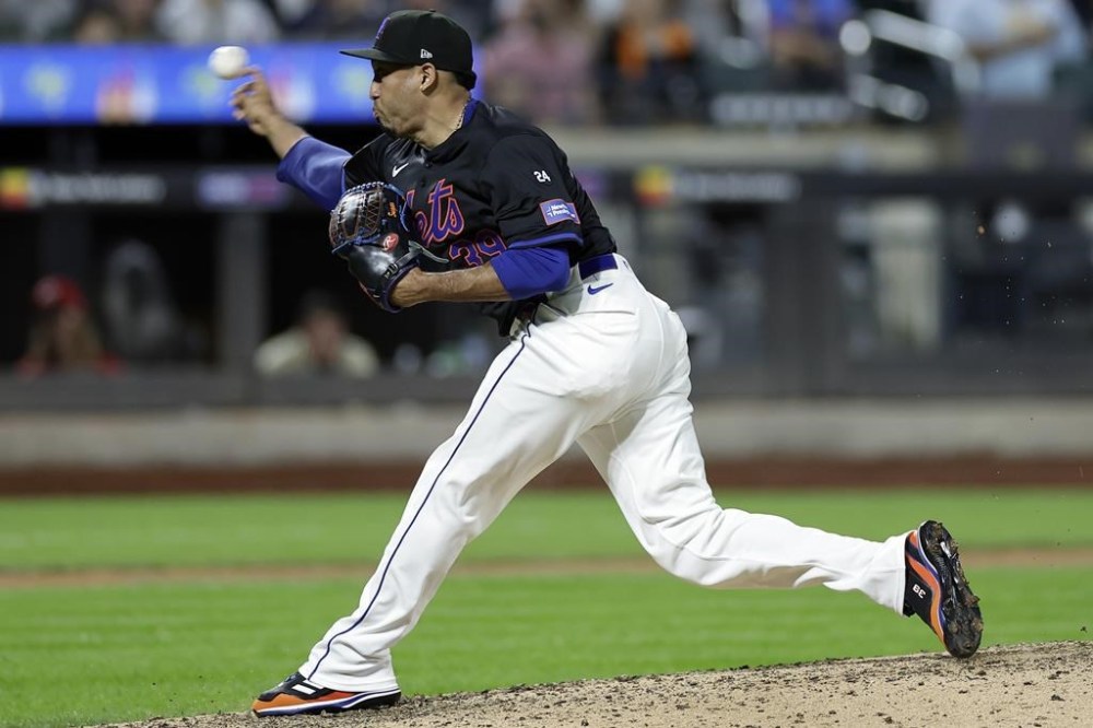 New York Mets' Edwin Diaz pitches during the ninth inning of a baseball game against the Cincinnati Reds, Friday, Sept. 6, 2024, in New York. (AP Photo/Adam Hunger)