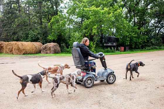 Alyssa Selman with some of her dogs. (Mikaela MacKenzie / Free Press)
