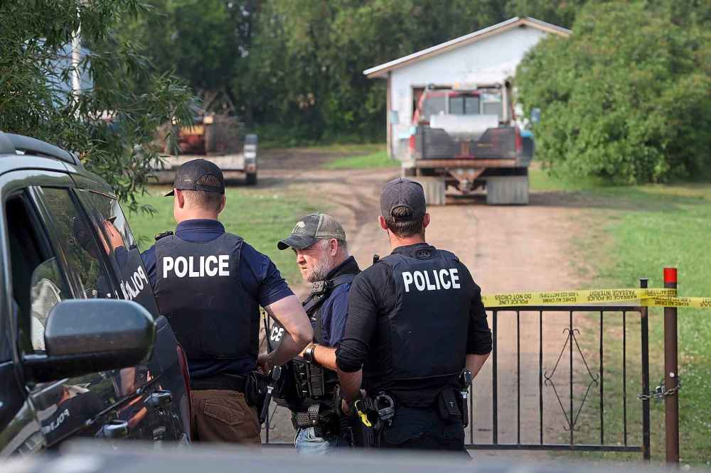 TIM SMITH / THE BRANDON SUN
Nine unmarked police vehicles sat in front of the house early Friday evening.