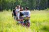 MIKAELA MACKENZIE / FREE PRESS
Dana Connolly (front) gathers sage with her family at Assiniboine Forest.