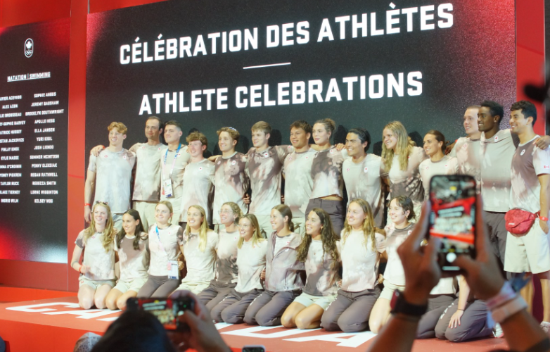 DANIELLE DA SILVA / FREE PRESS
Kelsey Wog, front row second from left, poses at Monday afternoon’s athlete celebration at Canada Olympic House in Paris.