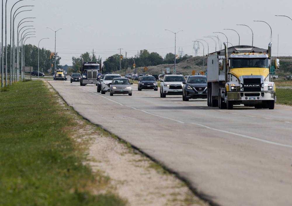 JOHN WOODS / FREE PRESS
Northbound traffic just south of the Waverley and Kenaston intersection.