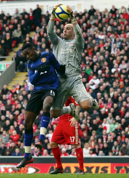 Tim Hales / Associated Press Files 

Manchester United’s Danny Welbeck, left, vies for the ball against Liverpool goalkeeper Pepe Reina at a match in Liverpool.