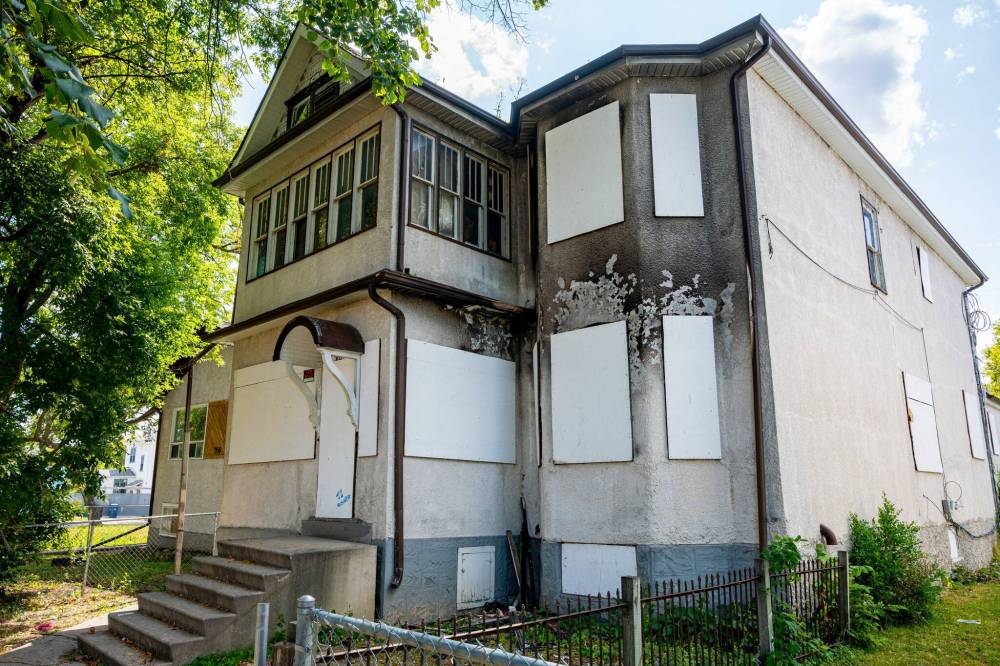 NIC ADAM / FREE PRESS
The house at 362 Manitoba Ave. has been vacant since March 27, after the first of the four recent fires broke out.
