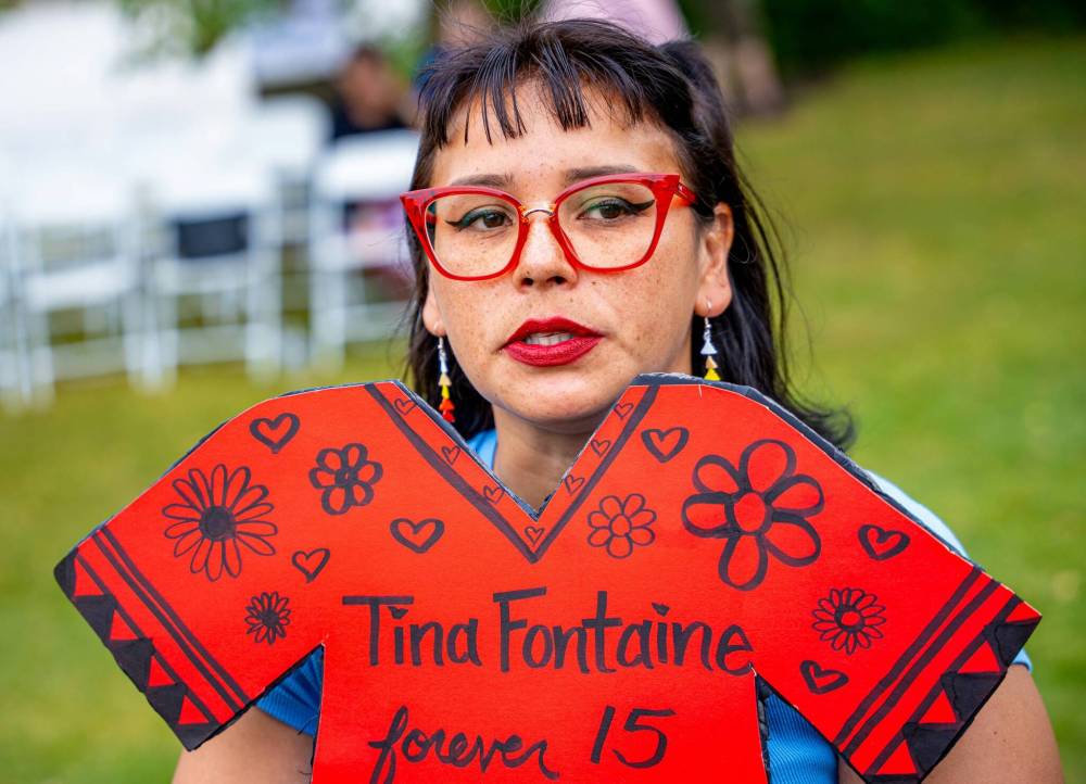 NIC ADAM / FREE PRESS
Amber Laplante arrived at Friday’s funding announcement holding a sign in Fontaine’s memory, cut in the shape of a red dress.