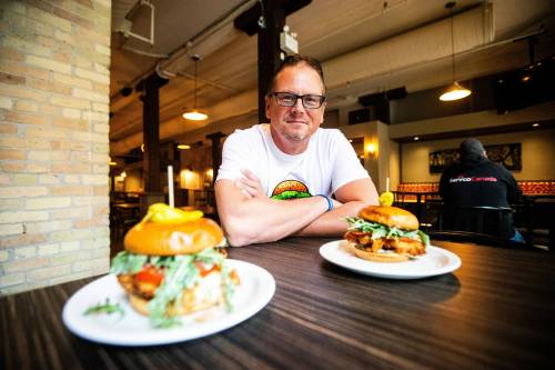 MIKAELA MACKENZIE / FREE PRESS
                                Shaun Jeffrey, executive director of the Manitoba Restaurant and Foodservices Association, said all the money from the association&rsquo;s Between the Buns theme week stay in Manitoba.