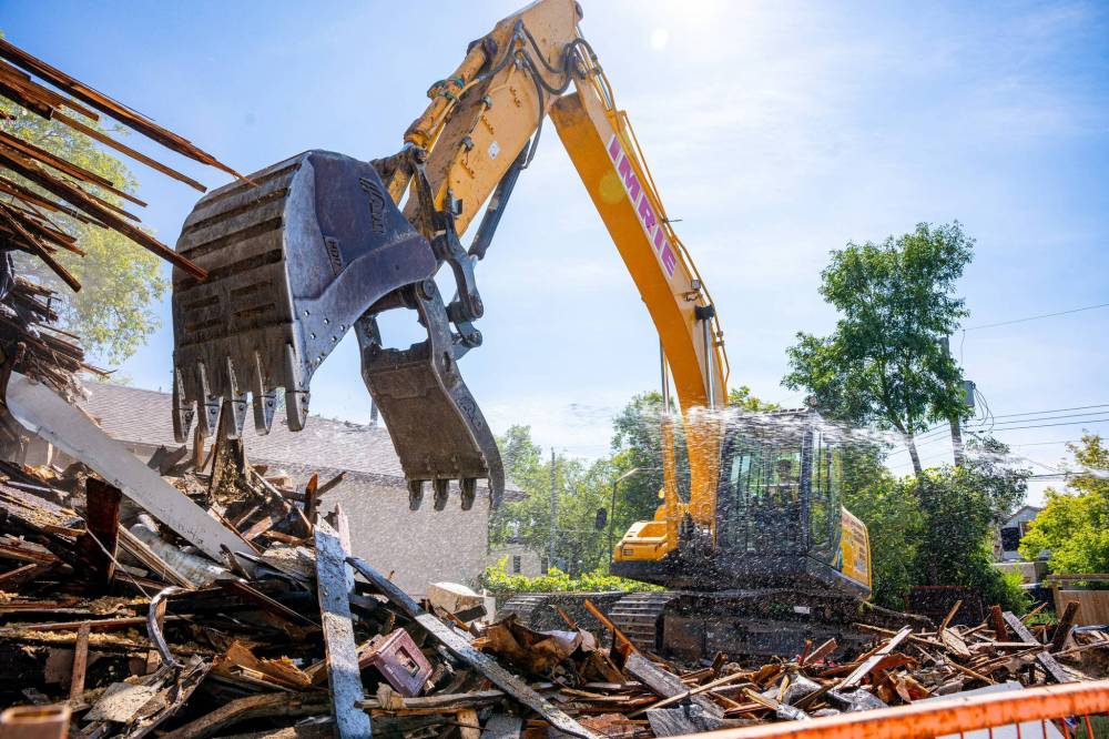 NIC ADAM / FREE PRESS
A work crew demolishes the vacant house at 362 Manitoba Ave. that was the scene of multiple fires in a few short months. The owner of the house waited months for a permit to tear it down and said he learned the city would approve the demolition permit the same day an article noting the delay was published in the Free Press.