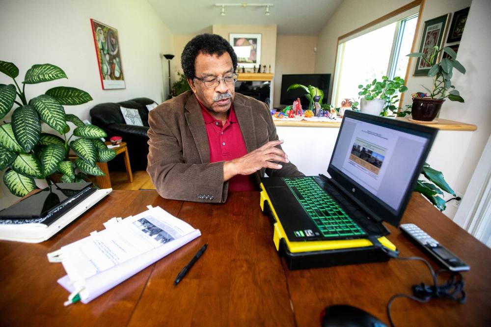 MIKAELA MACKENZIE / FREE PRESS
Planning consultant Jairo Viafara shares his report on intersection collision data.