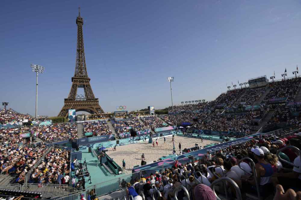 Poland, on left, takes on Australia in a beach volleyball match at Eiffel Tower Stadium 135at the 2024 Summer Olympics, Tuesday, July 30, 2024, in Paris, France. (AP Photo/Robert F. Bukaty)