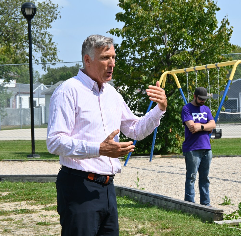 MATTHEW FRANK / FREE PRESS
Maxime Bernier, leader of the People’s Party of Canada, speaks with supporters at Transcona’s Maple Leaf Park on Saturday.