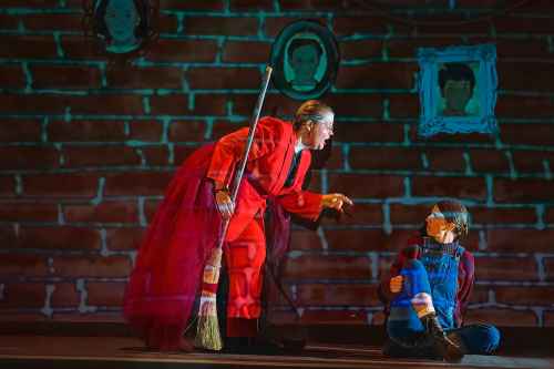 Paul McKeen photo

Hansel & Gretel
- Geneva Halverson, Carmen Harris

Manitoba Underground Opera