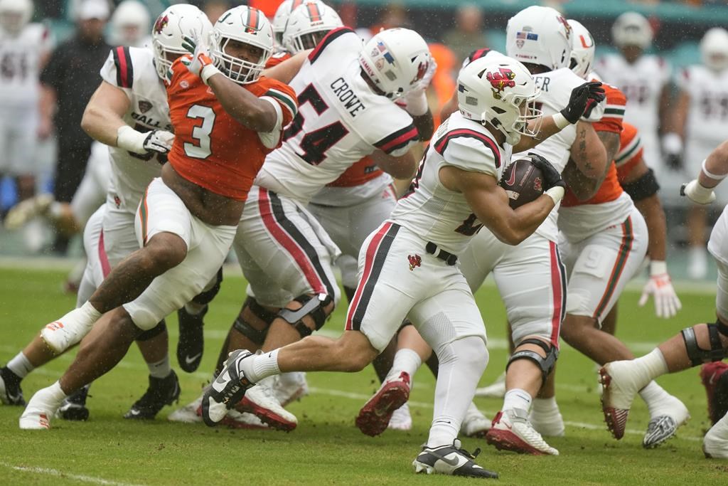 Ward throws 5 more TDs, No. 10 Miami piles up stats in 620 win over