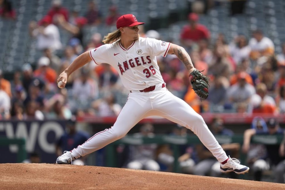 Los Angeles Angels starting pitcher Caden Dana throws during the first inning of a baseball game against the Houston Astros in Anaheim, Calif., Sunday, Sept. 15, 2024. (AP Photo/Ashley Landis)