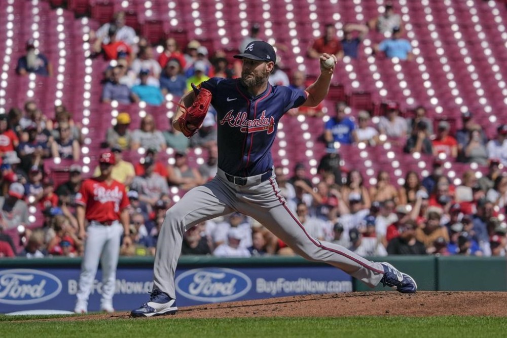 Atlanta Braves pitcher Chris Sale delivers during the first inning of a baseball game against the Cincinnati Reds, Thursday, Sept. 19, 2024, in Cincinnati. (AP Photo/Joshua A. Bickel)