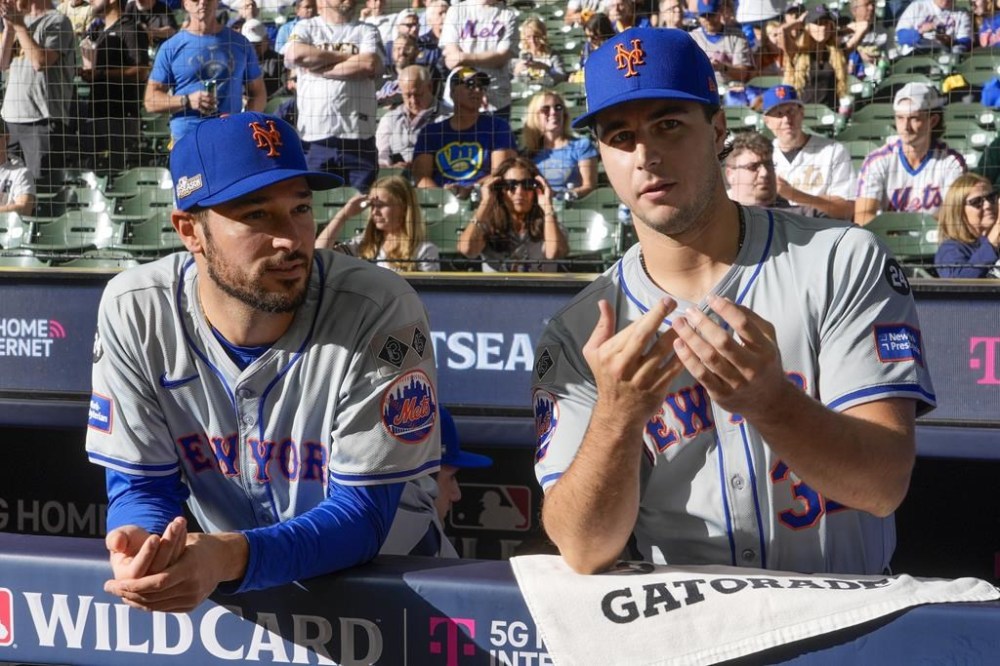 New York Mets' Max Kranick talks to New York Mets' Danny Young before Game 1 of a National League wild card baseball game against the Milwaukee Brewers Tuesday, Oct. 1, 2024, in Milwaukee. (AP Photo/Morry Gash)