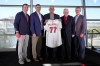 Cincinnati Reds new manager Terry Francona holds his jersey as, from left, COO Phil Castellini, President of Baseball Operations Nick Krall, owner Bob Castellini and General Manager Brad Meador pose for a photo at a baseball press conference Monday, Oct. 7, 2024, in Cincinnati. (AP Photo/Jeff Dean)