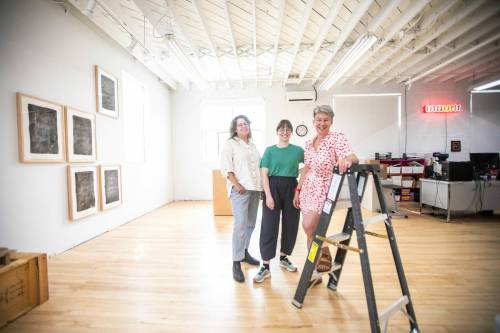 MIKAELA MACKENZIE / FREE PRESS 
                                Co-executive director Shawna Dempsey (right) and curators Jenny Western (left) and Abigail Auld of Mentoring Artists for Women&rsquo;s Art.