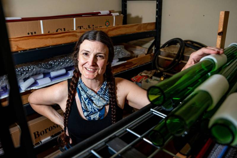 Glass worker Brook Drabot in her garage studio. (Nic Adams / Free Press)