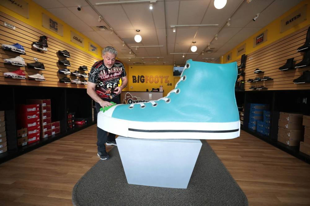 RUTH BONNEVILLE / FREE PRESS
Druxman with the huge styrofoam sneaker replica from the store window.