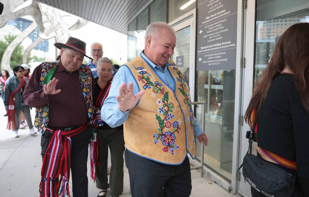 Ruth Bonneville / Free Press
Courts CFS Metis Manitoba Metis Federation President David Chartrand, outside the Law Courts Building with members of the MMF and their legal counsel prior to entering the court Thursday.