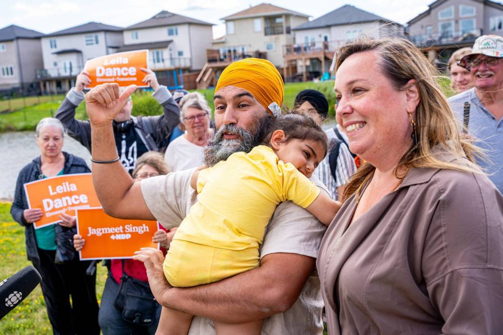 NIC ADAM / FREE PRESS files
NDP Leader Jagmeet Singh (left) will rally the local troops and encourage voters to cast a ballot for candidate Leila Dance, director of the Transcona BIZ, during advance voting in Winnipeg Saturday.