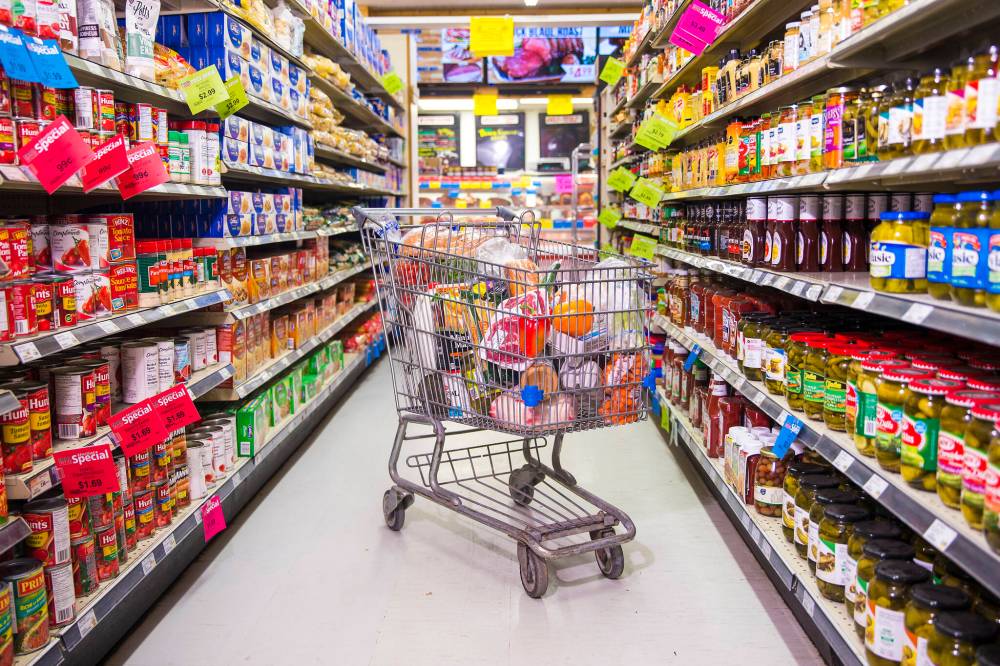 MIKAELA MACKENZIE / FREE PRESS 
                                Manitoba does not keep track of the rising cost of groceries by region; the data would help other social programs in the province.