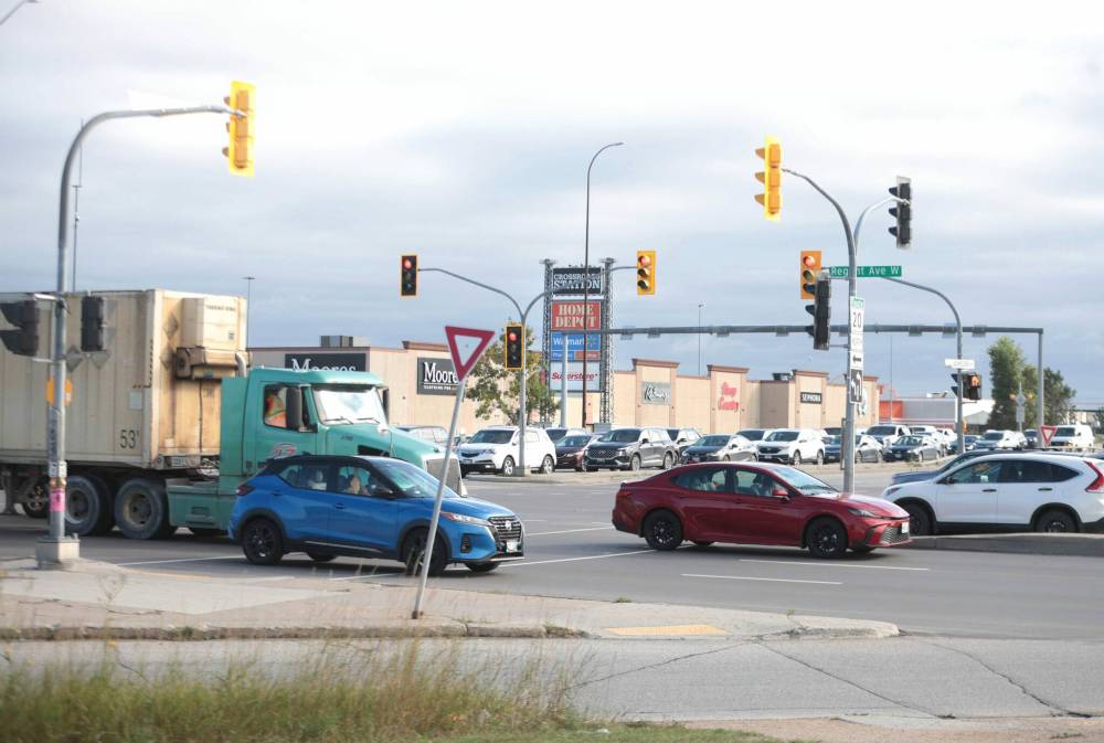 Ruth Bonneville / Free Press
The corner of Lagimodiere Boulevard and Regent Avenue is the worst single intersection for crashes, data shows.