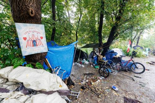 MIKE DEAL / FREE PRESS The campsite at Fort Rouge park that unhoused people are living in. Reporter: Katrina Clarke 240918 - Wednesday, September 18, 2024.
                                MIKE DEAL / FREE PRESS
                                The riverside encampment at Fort Rouge Park. Documents reveal some of the tension between groups that work with the city&rsquo;s homeless population.