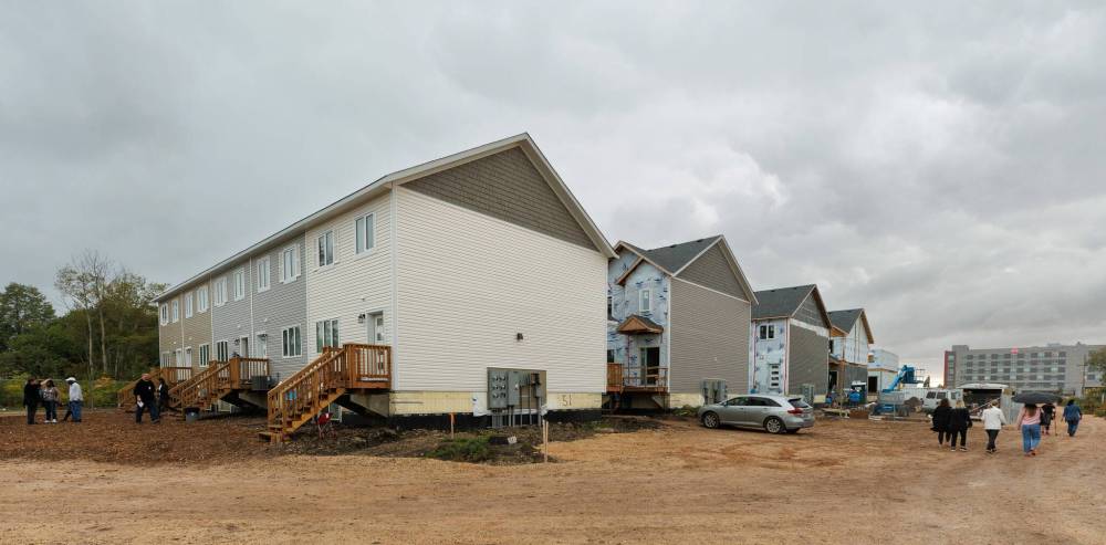 MIKE DEAL / FREE PRESS
The Habitat for Humanity Manitoba Pandora Avenue West development in Transcona will eventually house 55 families, which will include about 275 people.