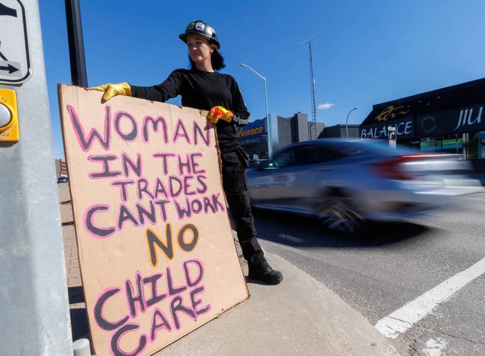 MIKE DEAL / FREE PRESS
Frustrated and with no recourse, Arlene Kehler has taken to holding one-person protests on Portage Avenue on Friday.