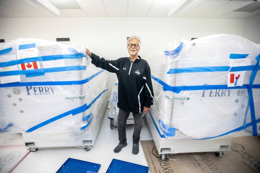 MIKAELA MACKENZIE / FREE PRESS
‘We believe we can save the province $5 million per year,’ says Prairie Hyperbarics co-founder Martin Hiebert. The oxygen therapy facility is under construction in a former RBC branch on Portage Avenue.