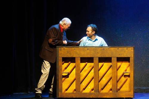 MIKE DEAL / FREE PRESS
                                Harry Nelken as Morrie Schwartz (left) and David Sklar as Mitch Albom in the Winnipeg Jewish Theatre&rsquo;s production of Tuesdays with Morrie.