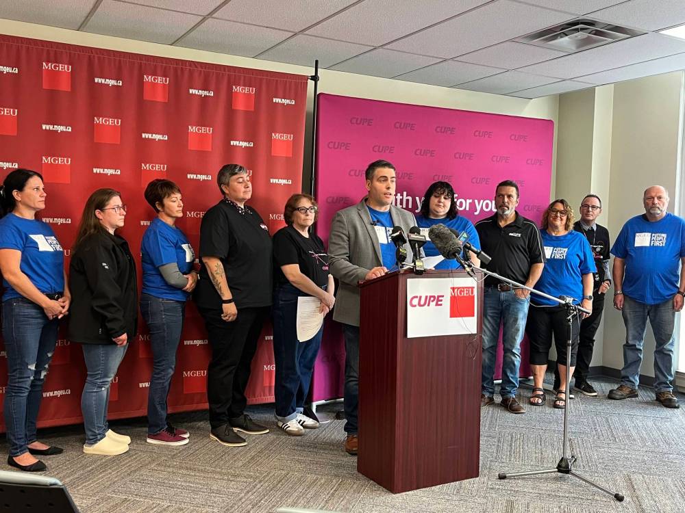 MALAK ABAS / FREE PRESS
Manitoba Government and General Employees’ Union president Kyle Ross announces a potential strike date during a news conference Tuesday.