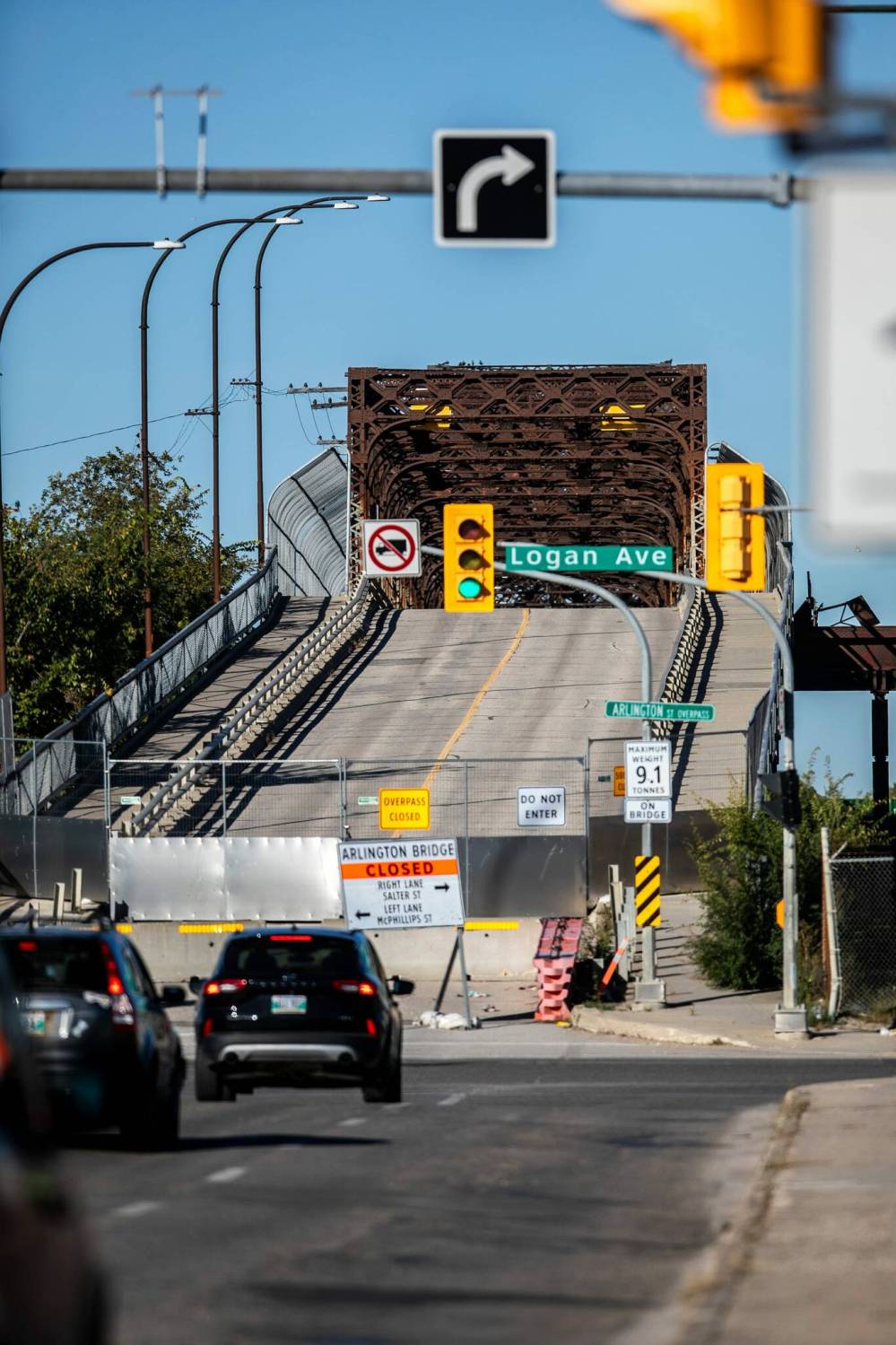 MIKAELA MACKENZIE / FREE PRESS
Some city councillors recently heard preliminary options to repair the shuttered Arlington Bridge, though a long-awaited final report still hasn’t been released.