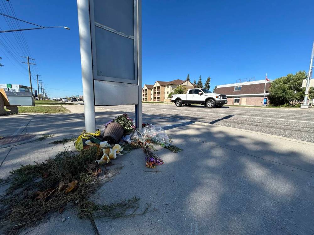 Tyler Searle / Winnipeg Free Press
A memorial is seen Thursday at the scene of a crash on Portage Avenue that took the life of Nardia Bedward.