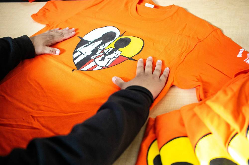 MIKAELA MACKENZIE / FREE PRESS FILES
Breanna Mink designed these Orange Shirt Day T-shirts that Rossbrook House is selling to raise charitible funds. For Canadians, Niigaan Sinclair writes, wearing orange is an invitation by Indigenous peoples to share in the work of reconciliation for every day, for the rest of our lives.