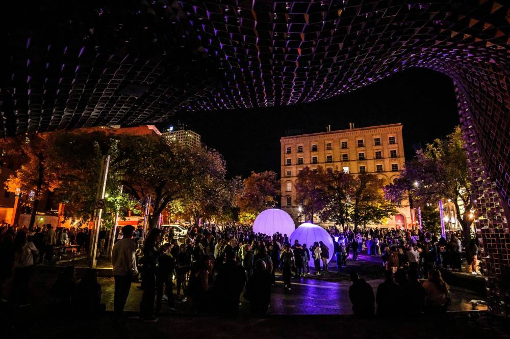 MIKE SUDOMA / FREE PRESS
moonGARDEN by artist Anna Pinto Diallo takes over the Cube in the Exchange District with its giant coloured balls and soundscapes.