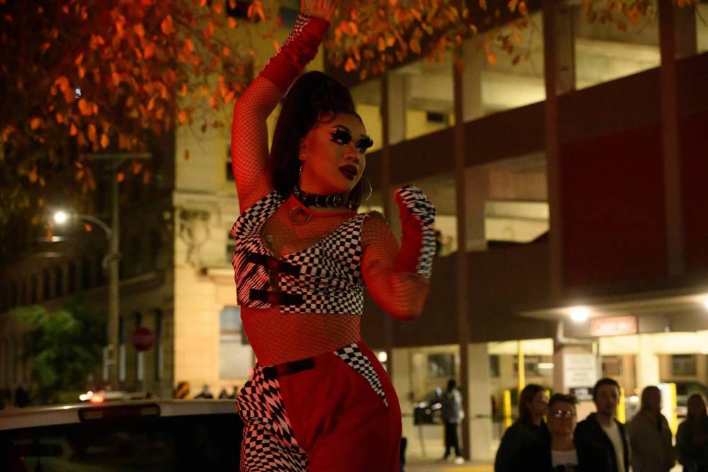 MIKE SUDOMA / FREE PRESS
Drag performer Ruby Chopstix captivates the crowd.