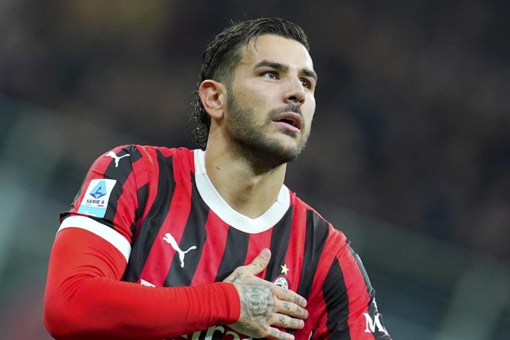 AC Milan's Theo Hernandez celebrates after scoring his side's second goal during the Serie A soccer match between AC Milan and Lecce at the San Siro stadium in Milan, Italy, Friday, Sept. 27, 2024. (Spada/LaPresse via AP)