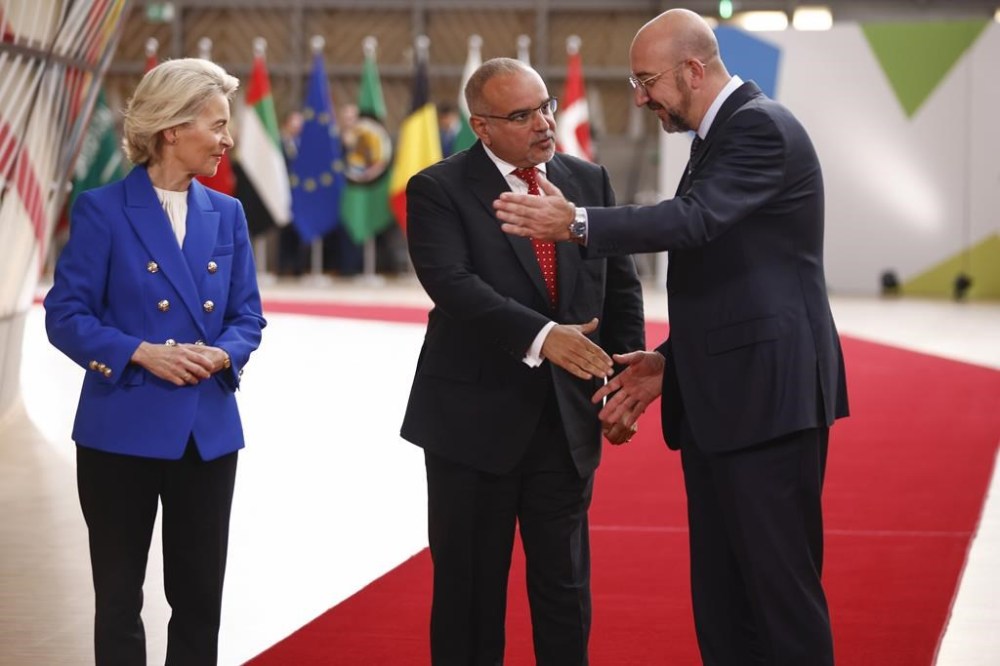 European Council President Charles Michel, right, and European Commission President Ursula von der Leyen, left, welcome Bahrain's Prime Minister Crown Prince Salman bin Hamad Al Khalifa during an EU-Gulf Cooperation Council meeting at the European Council building in Brussels, Belgium, Wednesday, Oct. 16, 2024. (Johanna Geron, Pool Photo via AP)